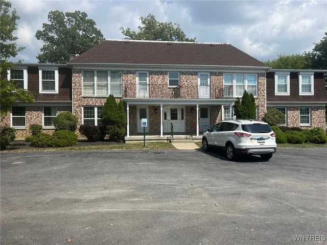$1,600 | 80 Carriage Drive, Unit 1, Orchard Park, NY 14127