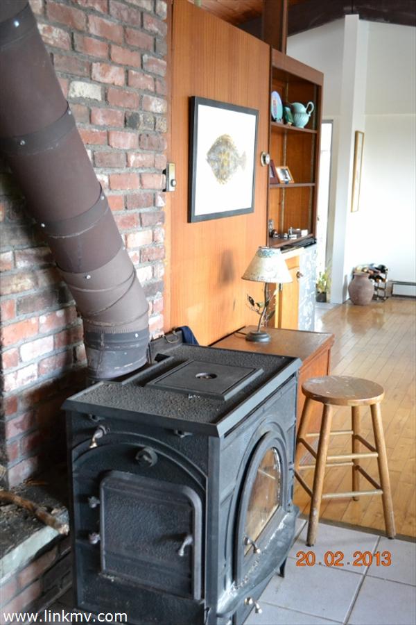 96 Longview Road West Tisbury, MA 02568 - Photo 6 of 25 http://d1qzqeyxiitrap.cloudfront.net/photos/24355/600/e1dbea8b.jpg