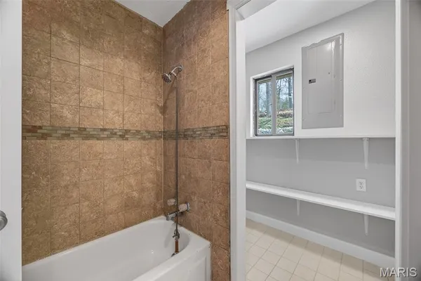 $325,000 | 89 Singing Oaks Drive, Sunrise Beach, MO 65079