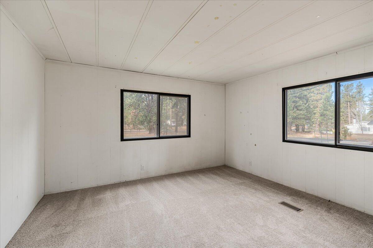 60214 Agate Road Bend, OR 97702 - Photo 14 of 31 Primary Bedroom