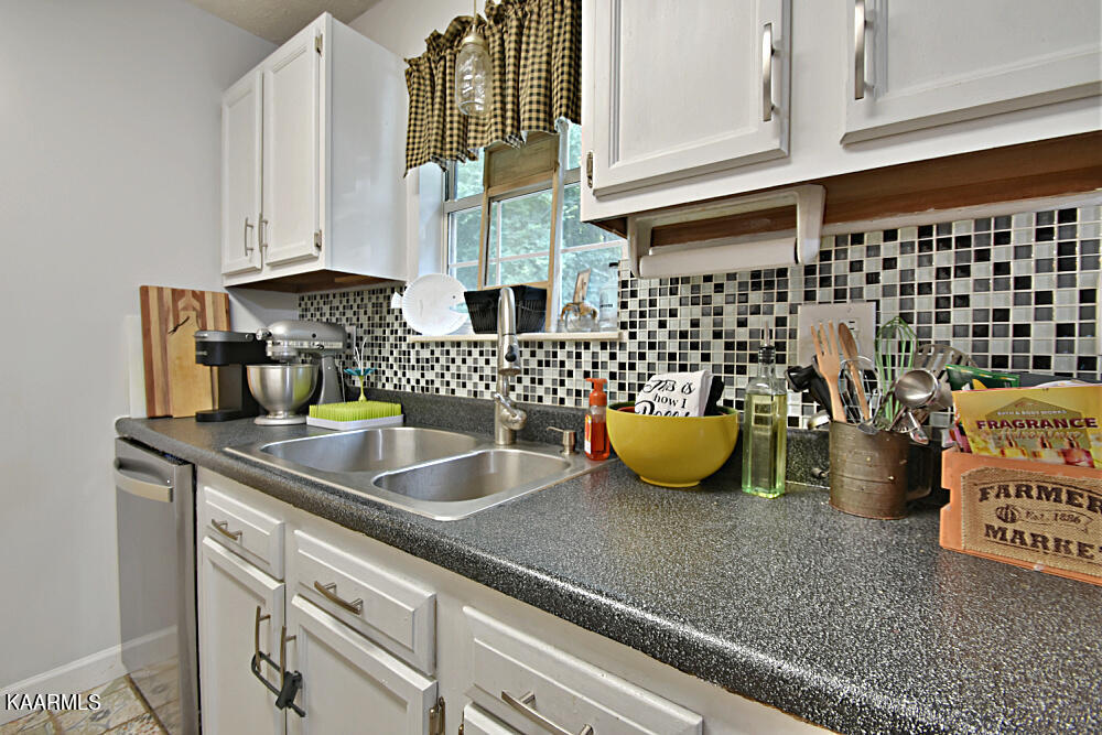 886 Indian Ridge Road Blaine, TN 37709 - Photo 17 of 31 White Cabinets