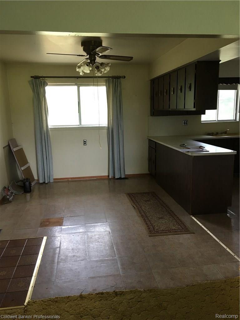 10823 Willis Road Belleville, MI 48111 - Photo 8 of 21 IMG_5517.JPG