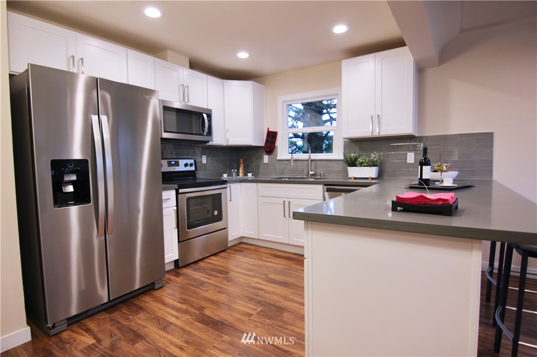 5901 South Roxbury Street Seattle, WA 98118 - Photo 4 of 11 Gallery Image 4