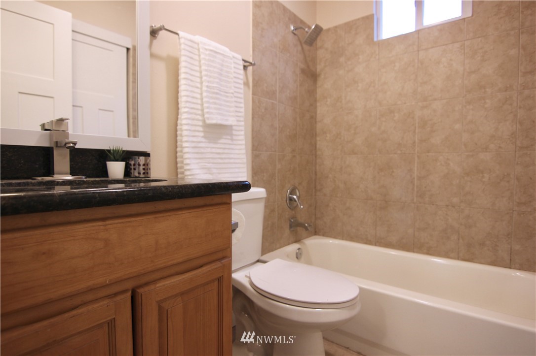 5901 South Roxbury Street Seattle, WA 98118 - Photo 9 of 11 Gallery Image 9