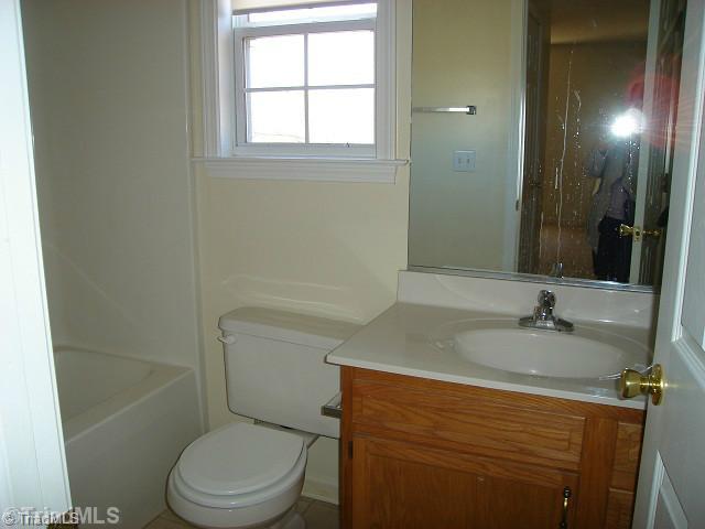 252 Tyro Heights Road Lexington, NC 27295 - Photo 10 of 12 Bath.