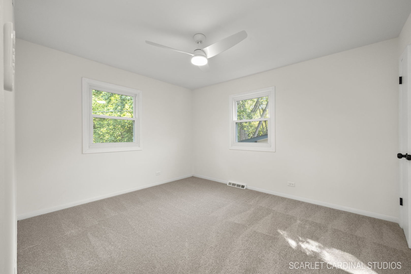 819 Delles Road Wheaton, IL 60189 - Photo 13 of 28 an empty room with windows