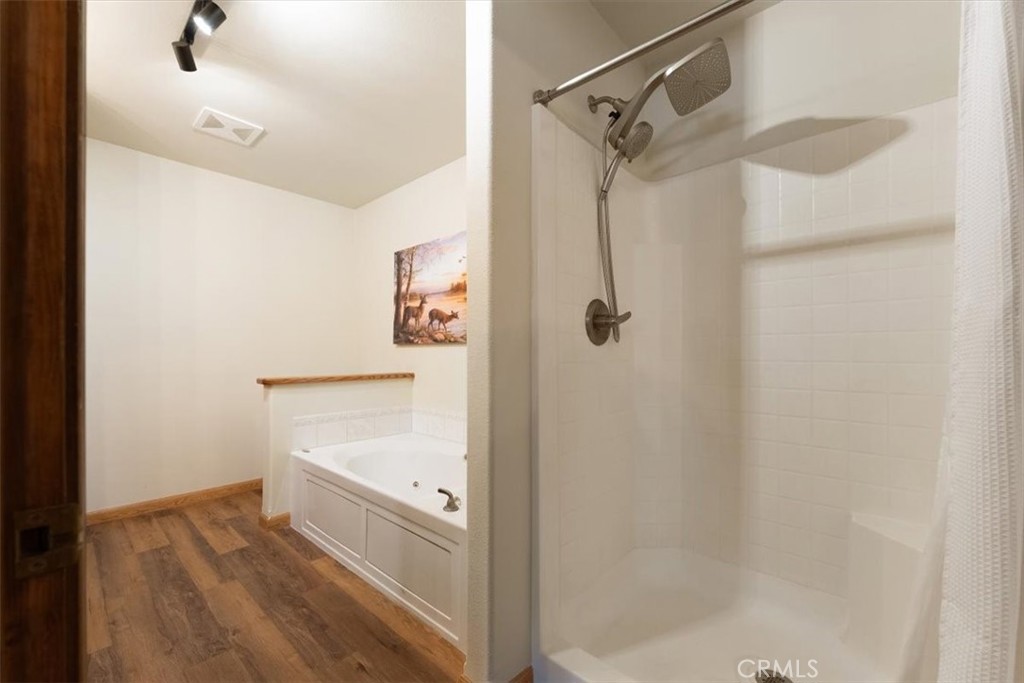 1533 West A Barr Road Mount Shasta, CA 96067 - Photo 17 of 38 a bathroom with a shower and a sink