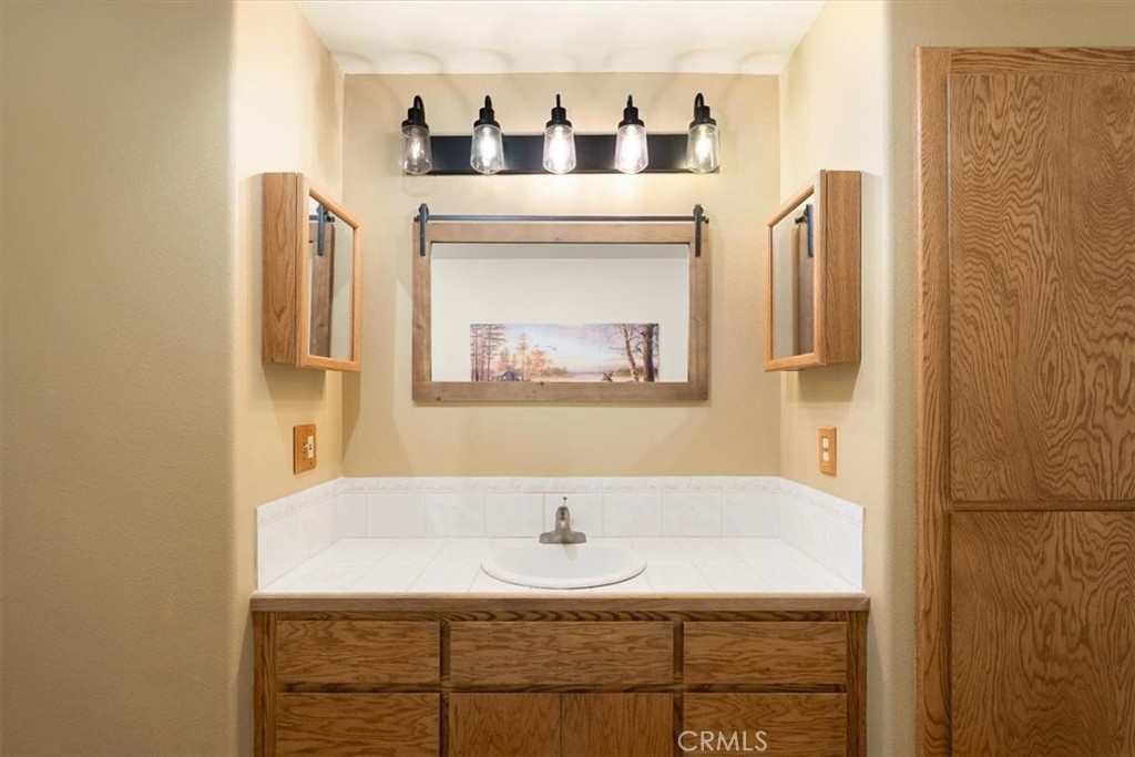 1533 West A Barr Road Mount Shasta, CA 96067 - Photo 19 of 38 a bathroom with a sink and a mirror