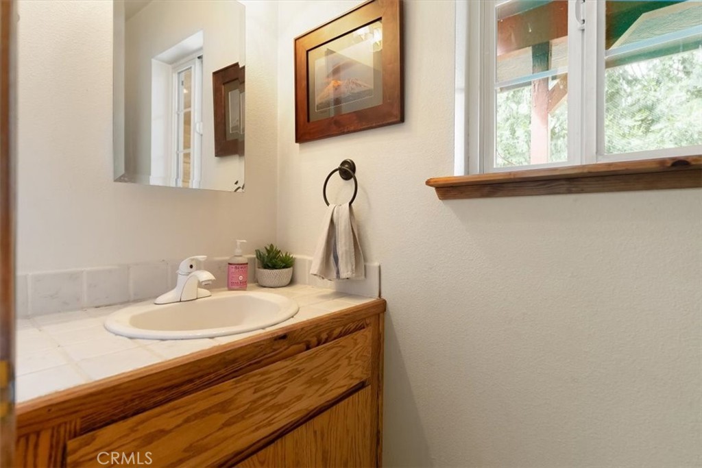 1533 West A Barr Road Mount Shasta, CA 96067 - Photo 20 of 38 a bathroom with a sink and a mirror