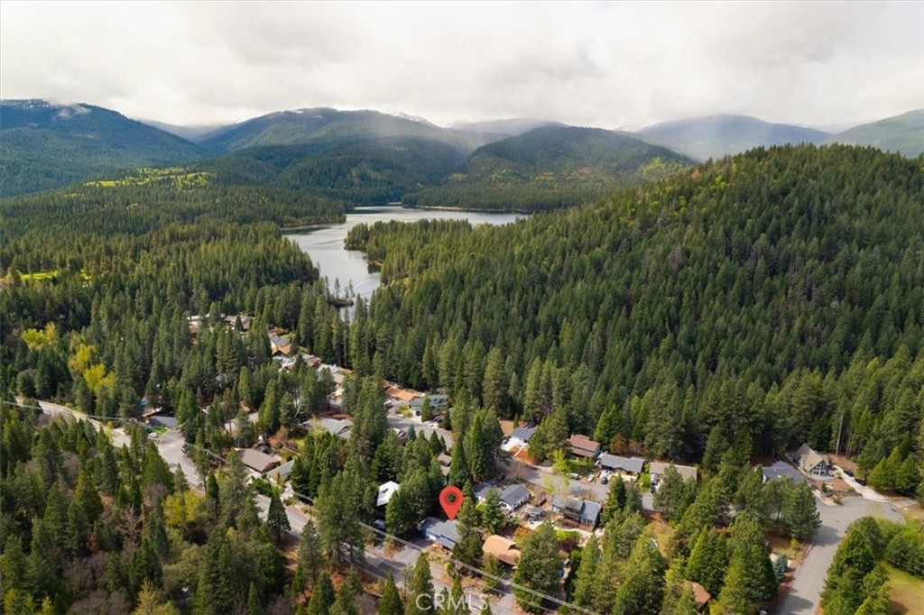 1533 West A Barr Road Mount Shasta, CA 96067 - Photo 35 of 38 a view of lake and mountain