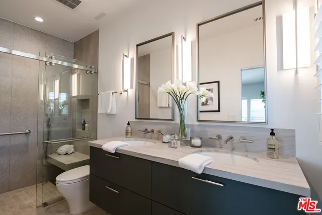 a bathroom with a toilet and a bath tub