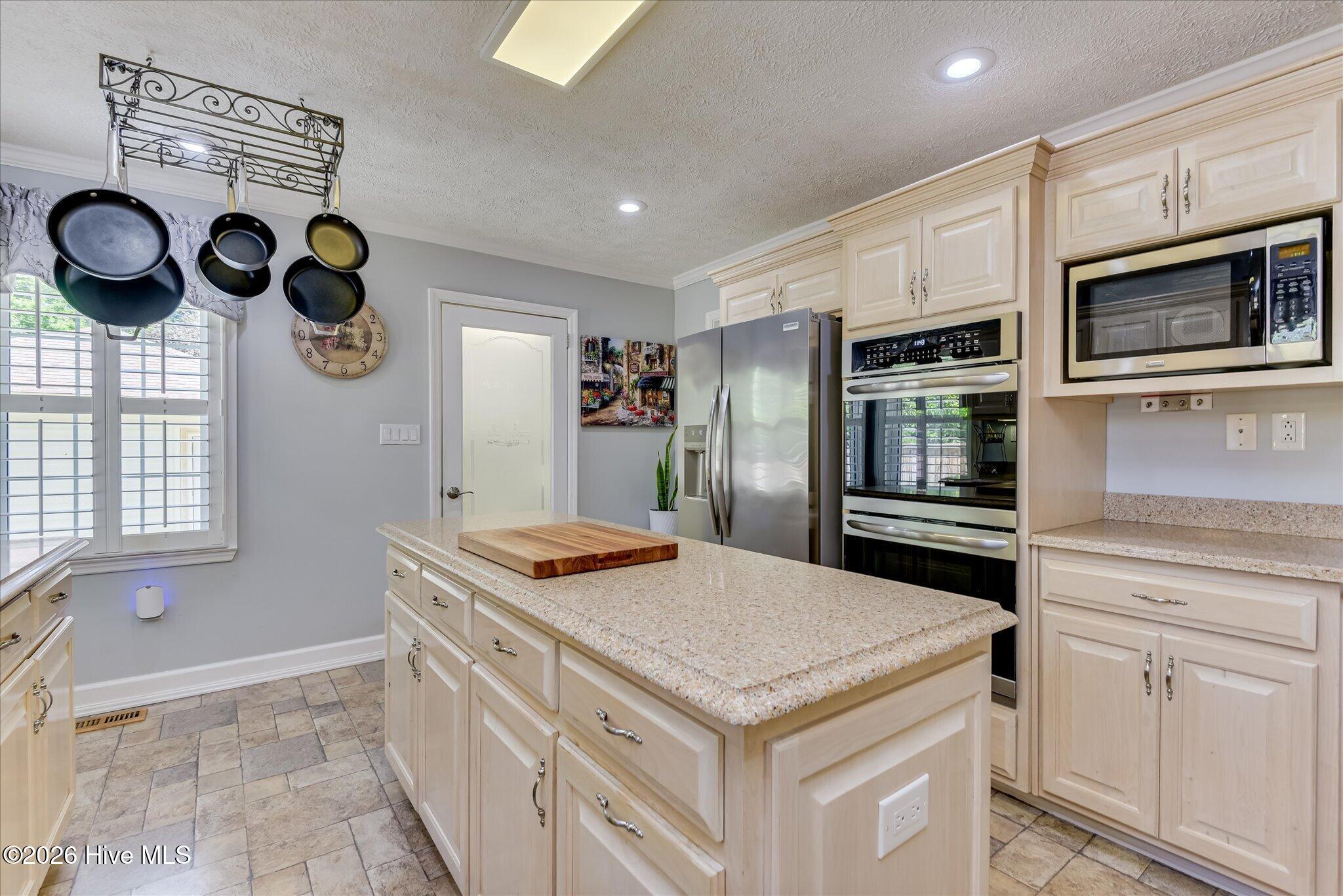 846 Boardman Road Aiken, SC 29803 - Photo 15 of 40 Custom cabinets with pull out drawers