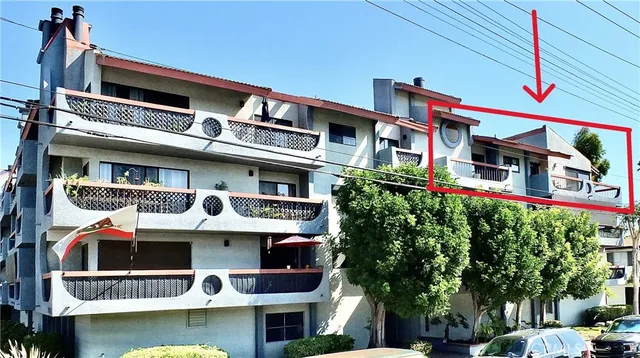 a view of a chairs and table in backyard