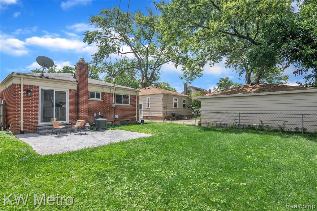 1908 Columbia Road Berkley, MI 48072 - Photo 32 of 35