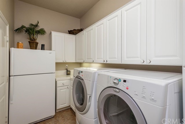 19286 Kanbridge Street Apple Valley, CA 92308 - Photo 21 of 37 a utility room with dryer and washer