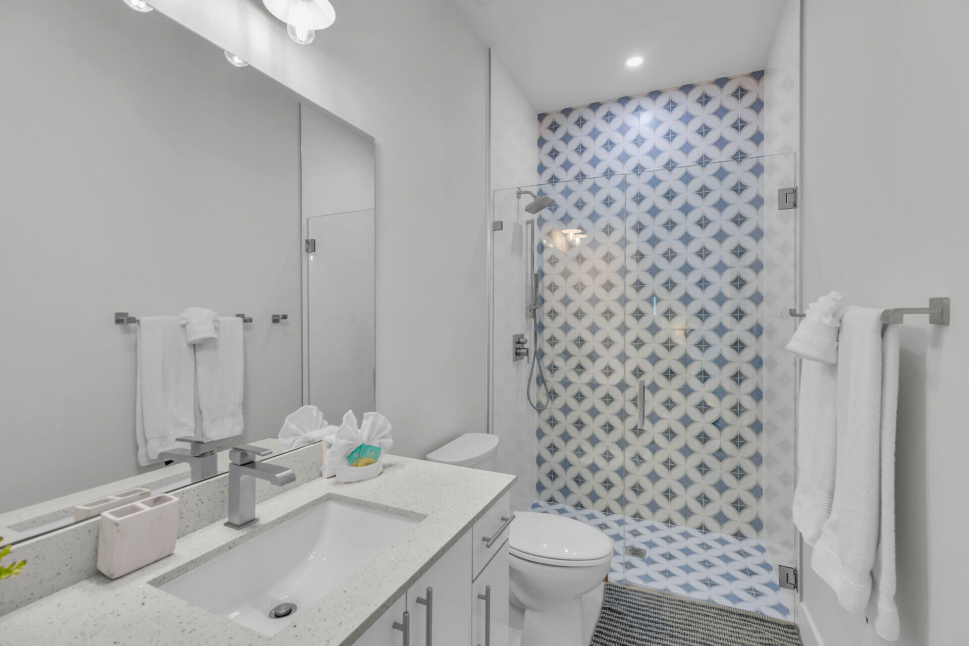 232 Sadowski Key Key Colony Beach, FL 33051 - Photo 25 of 71 Guest Bath #2