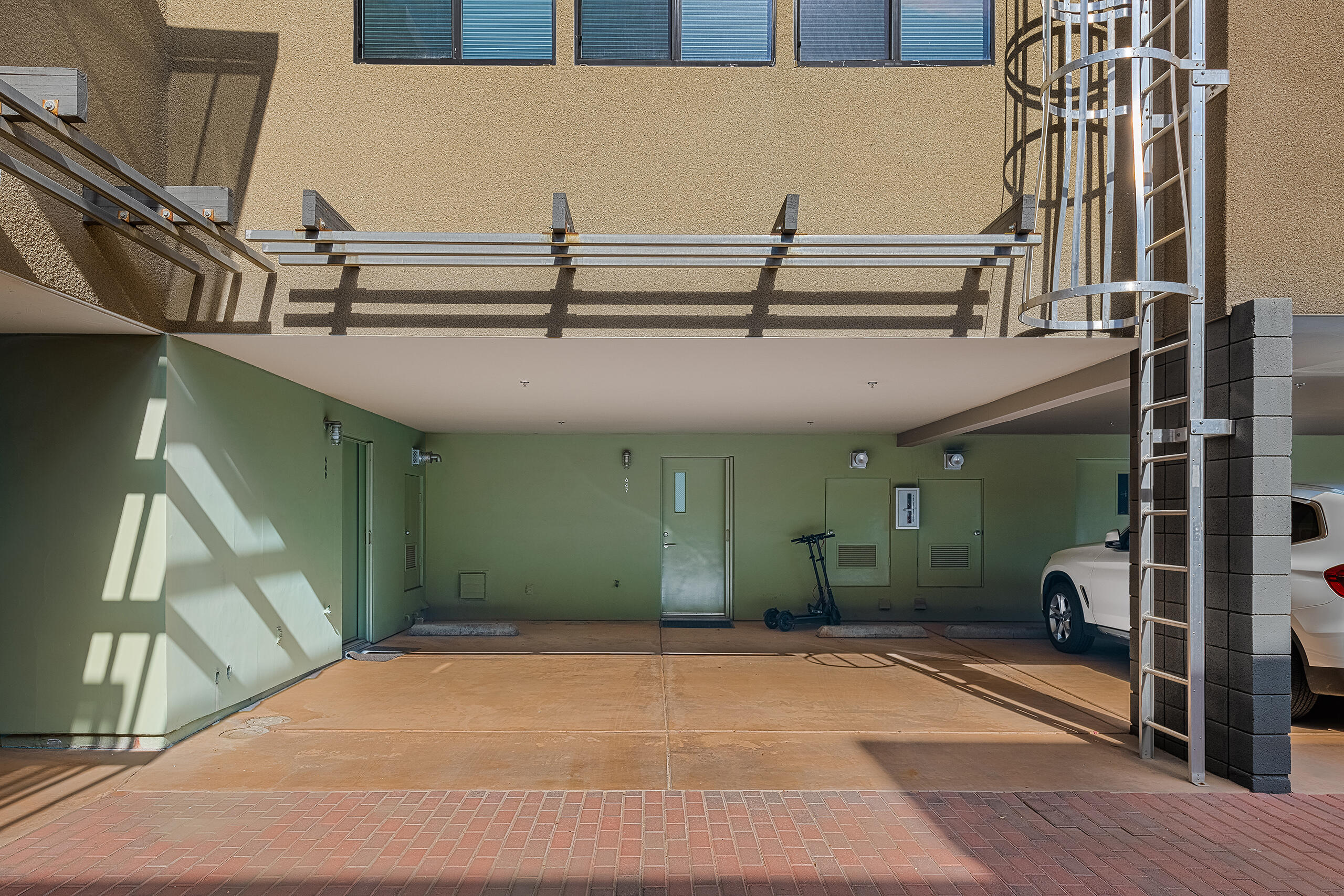 647 East Arenas Road Palm Springs, CA 92262 - Photo 27 of 43 2825