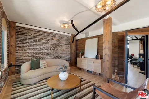 $3,995,000 | 2700 Glendower Avenue, Los Angeles, CA 90027