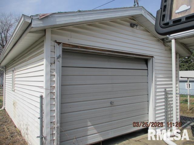 454 Dean Court Canton, IL 61520 - Photo 2 of 16