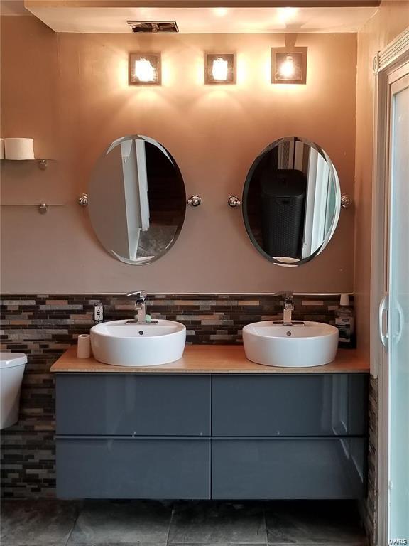 4889 Hursley Drive St. Louis, MO 63128 - Photo 14 of 19