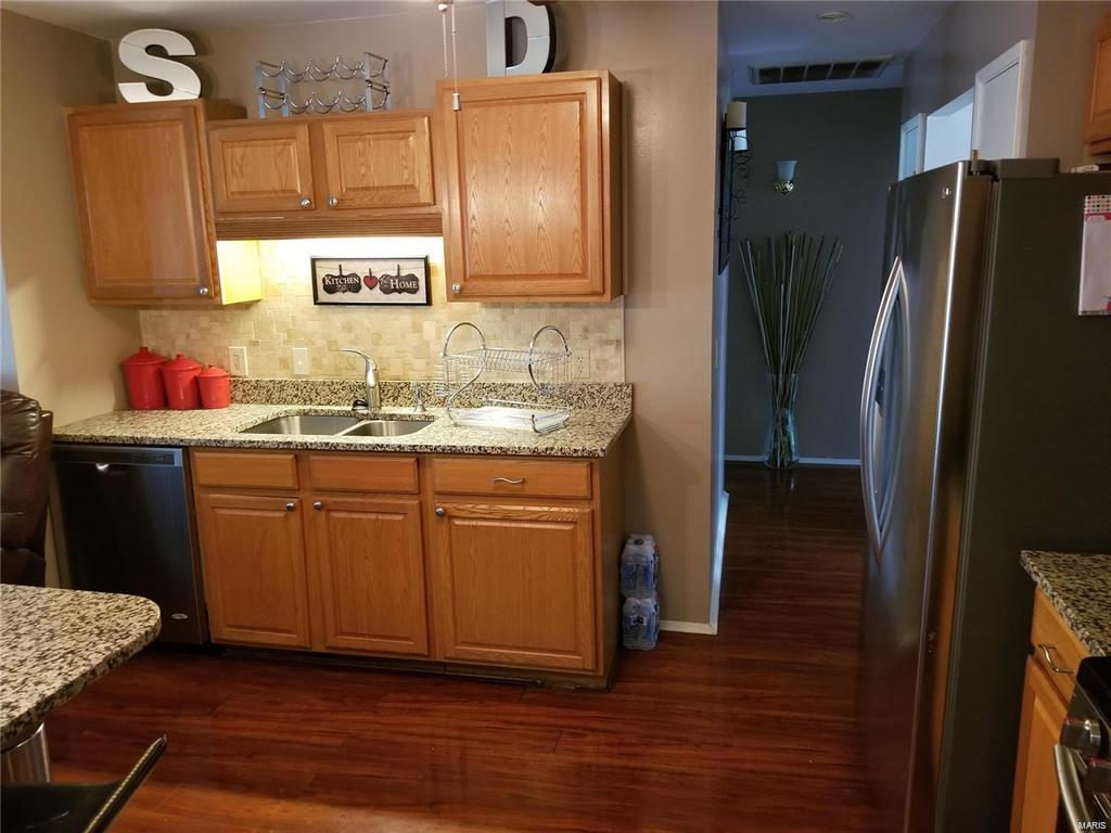 4889 Hursley Drive St. Louis, MO 63128 - Photo 4 of 19