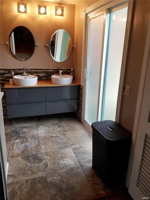 4889 Hursley Drive St. Louis, MO 63128 - Photo 7 of 19