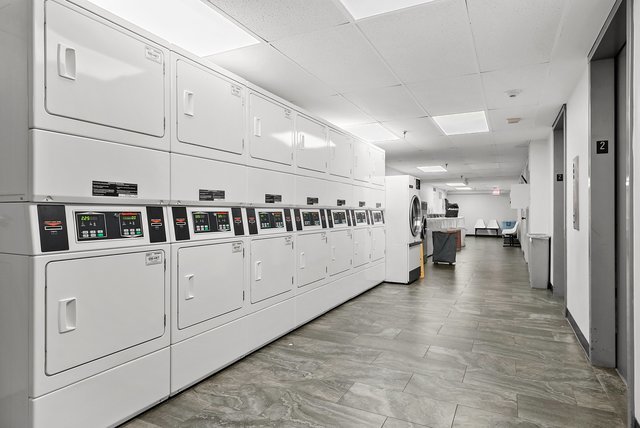 1212 North LaSalle Drive, Unit 1603 Chicago, IL 60610 - Photo 13 of 14 a view of a electric appliances in a room