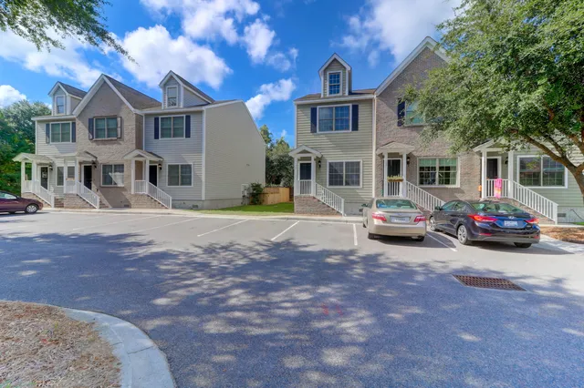 $2,950 | 979 Bay Tree Circle, Unit 103, Mount Pleasant, SC 29464