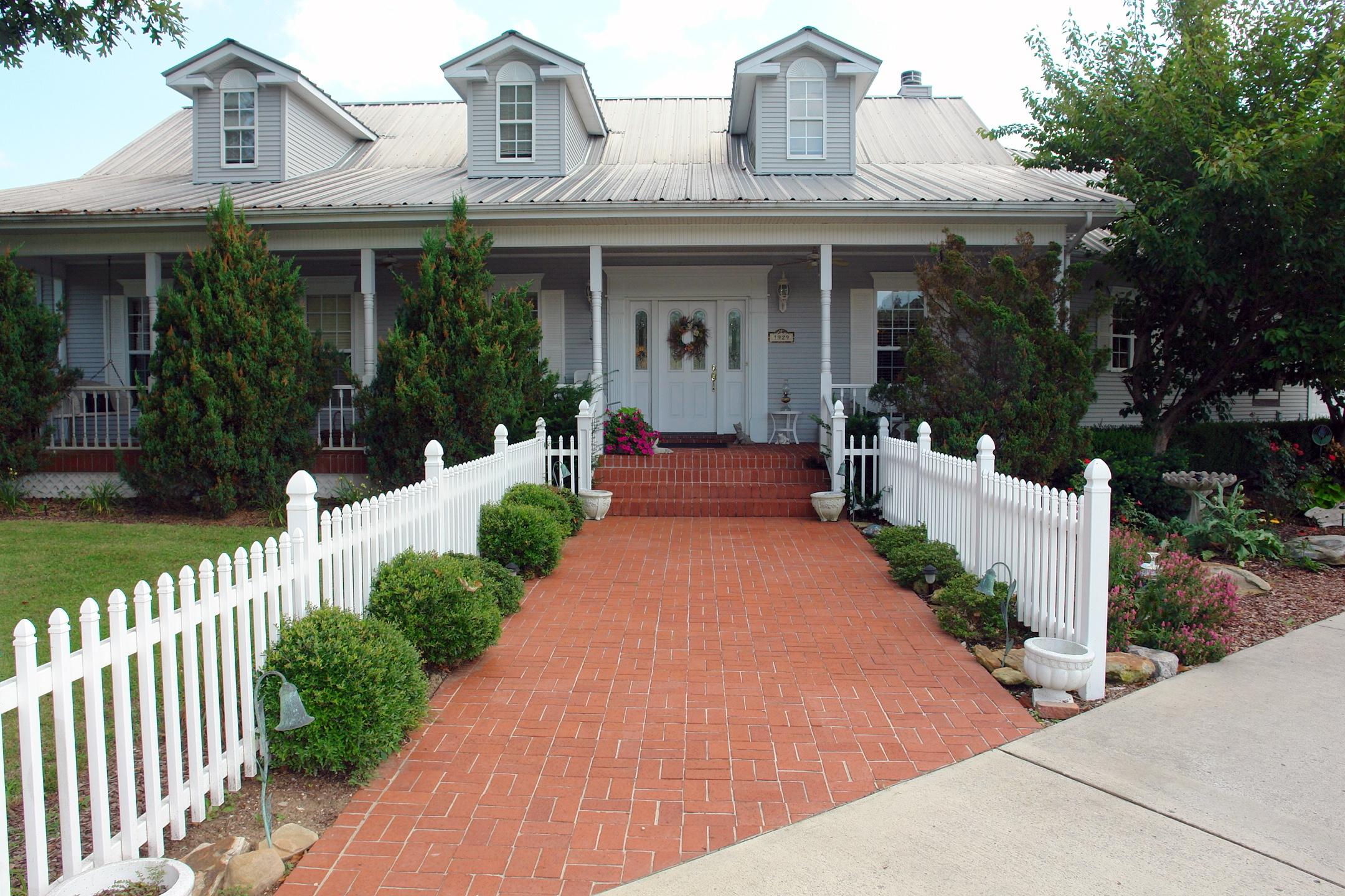 1929 Roslin Road Jamestown, TN 38556 - Photo 5 of 40 FRONT WALKWAY