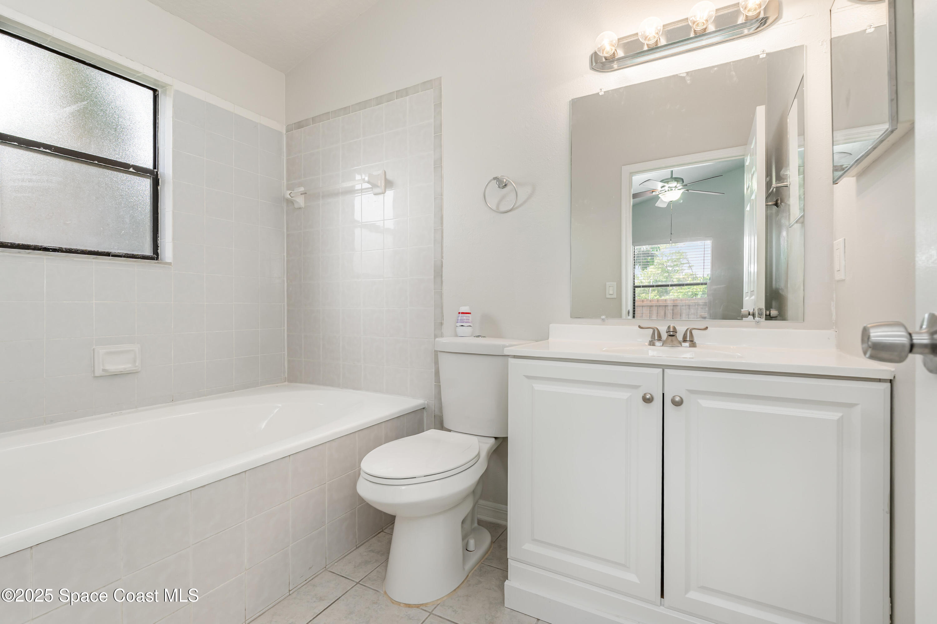 320 Myrtlewood Road Melbourne, FL 32940 - Photo 9 of 18 a bathroom with a sink toilet and shower