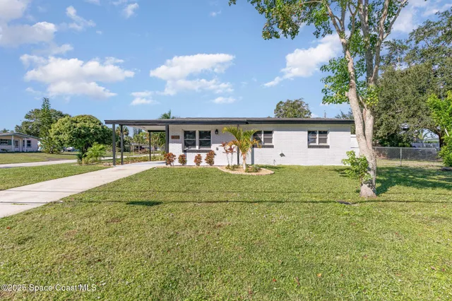 a view of house with outdoor space and porch