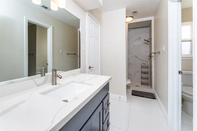 a en suite bathroom with a sink and a mirror
