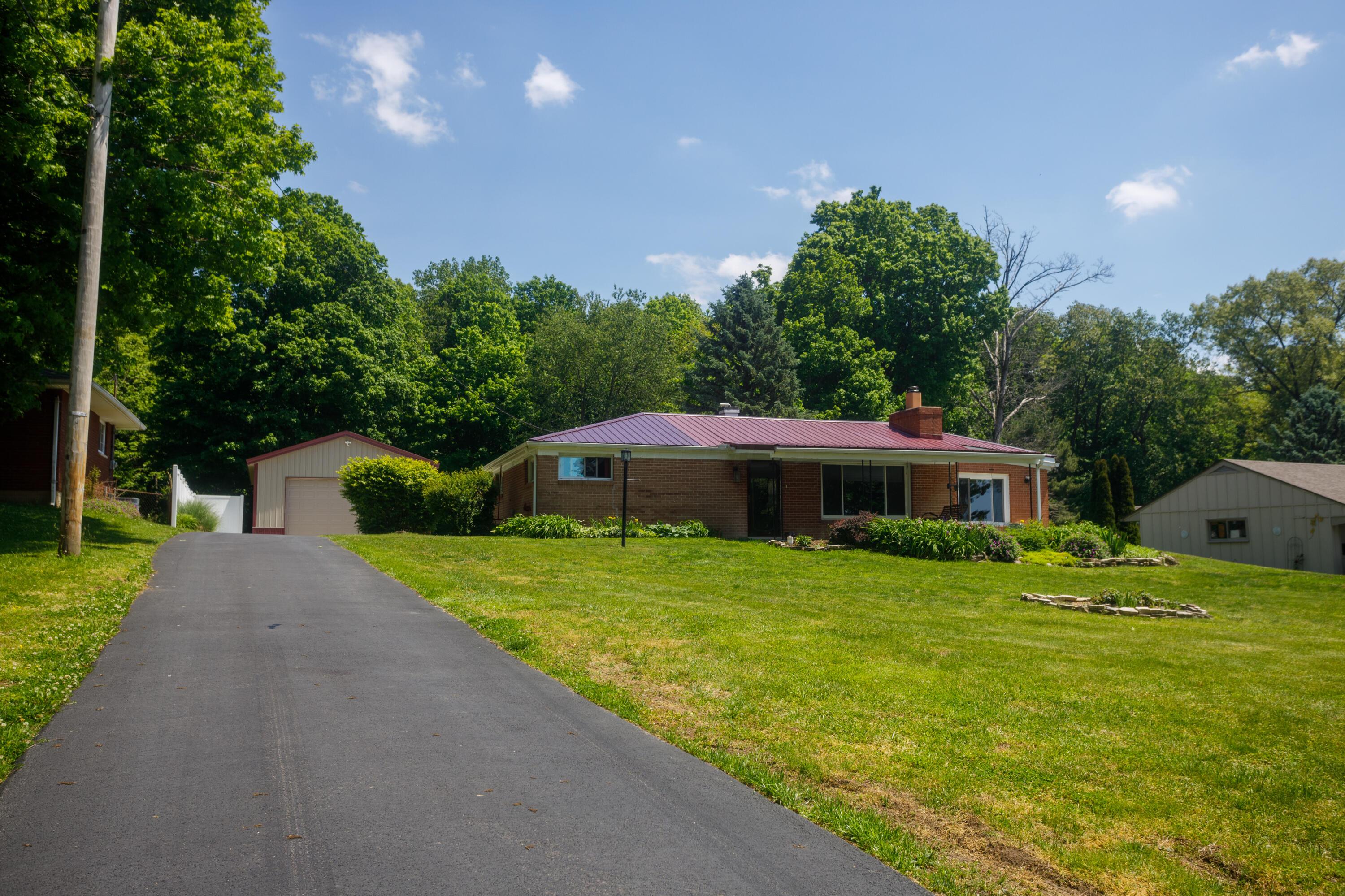 4008 Bosart Road Springfield, OH 45503 - Photo 2 of 27 WRE-4008Bosart--35