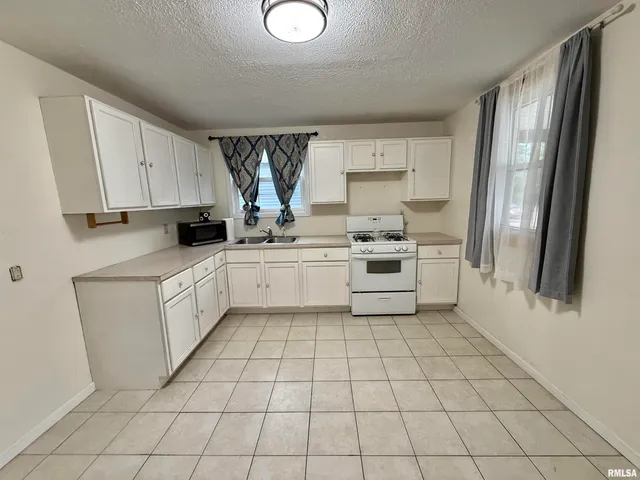 $57,500 | 737 North 5th Avenue, Canton, IL 61520