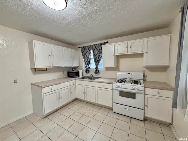 $57,500 | 737 North 5th Avenue, Canton, IL 61520