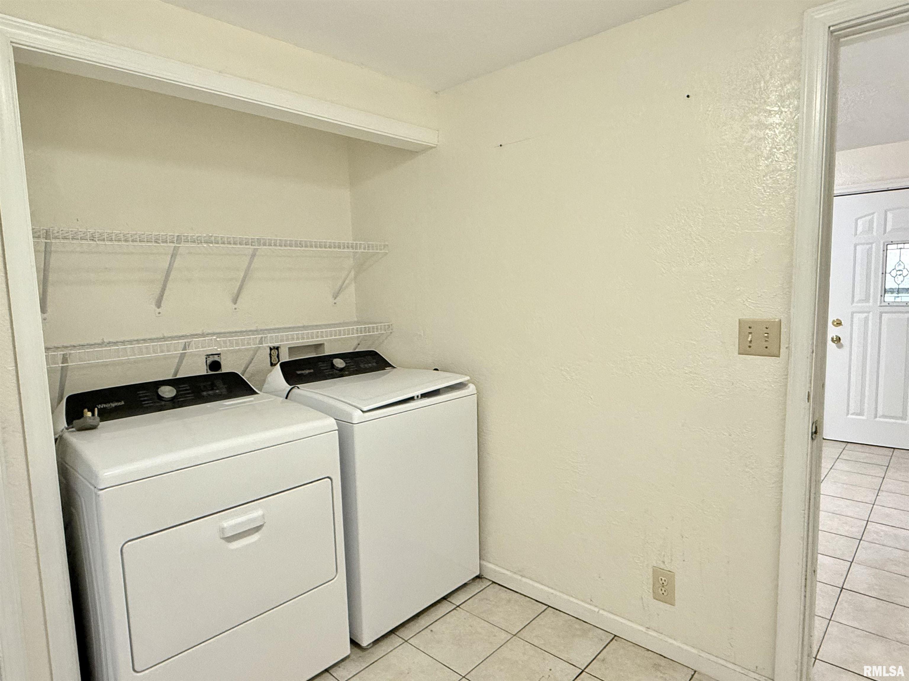 737 North 5th Avenue Canton, IL 61520 - Photo 6 of 24