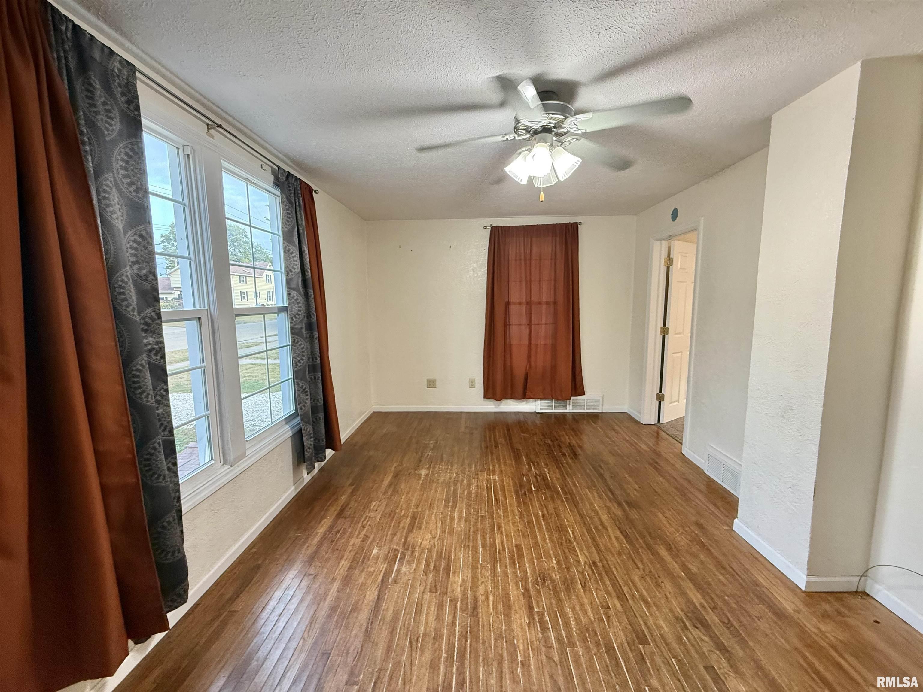 737 North 5th Avenue Canton, IL 61520 - Photo 7 of 24