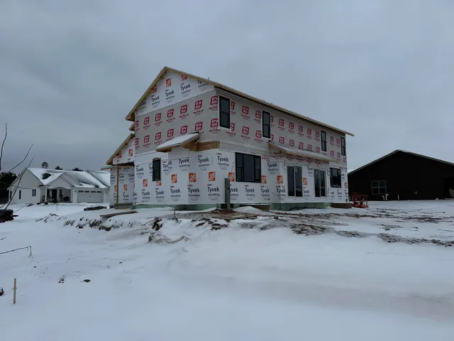 $335,000 | 2614 Northpoint Drive, New London, WI 54961