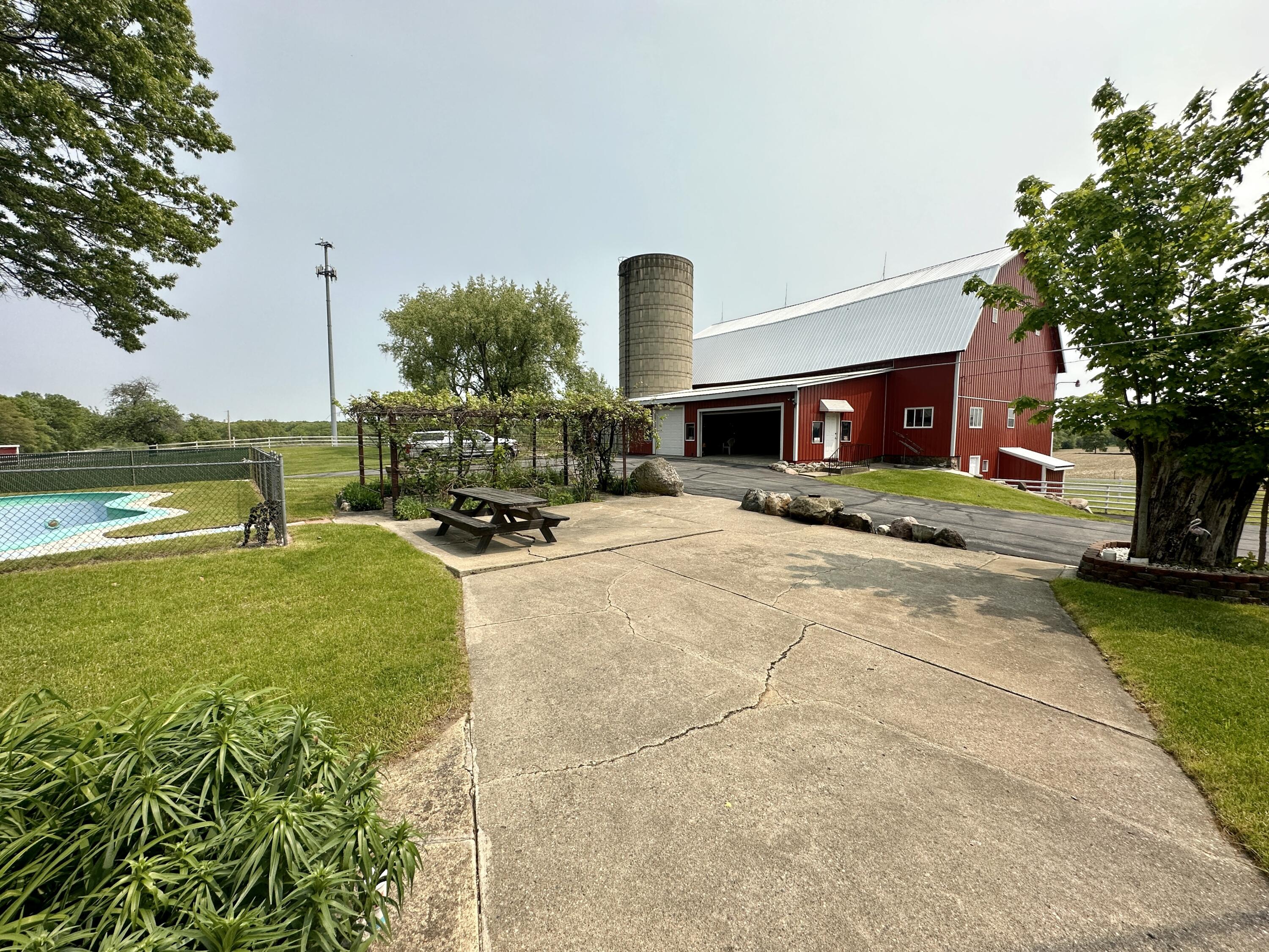 16153 Arnold Road Gregory, MI 48137 - Photo 4 of 59 16