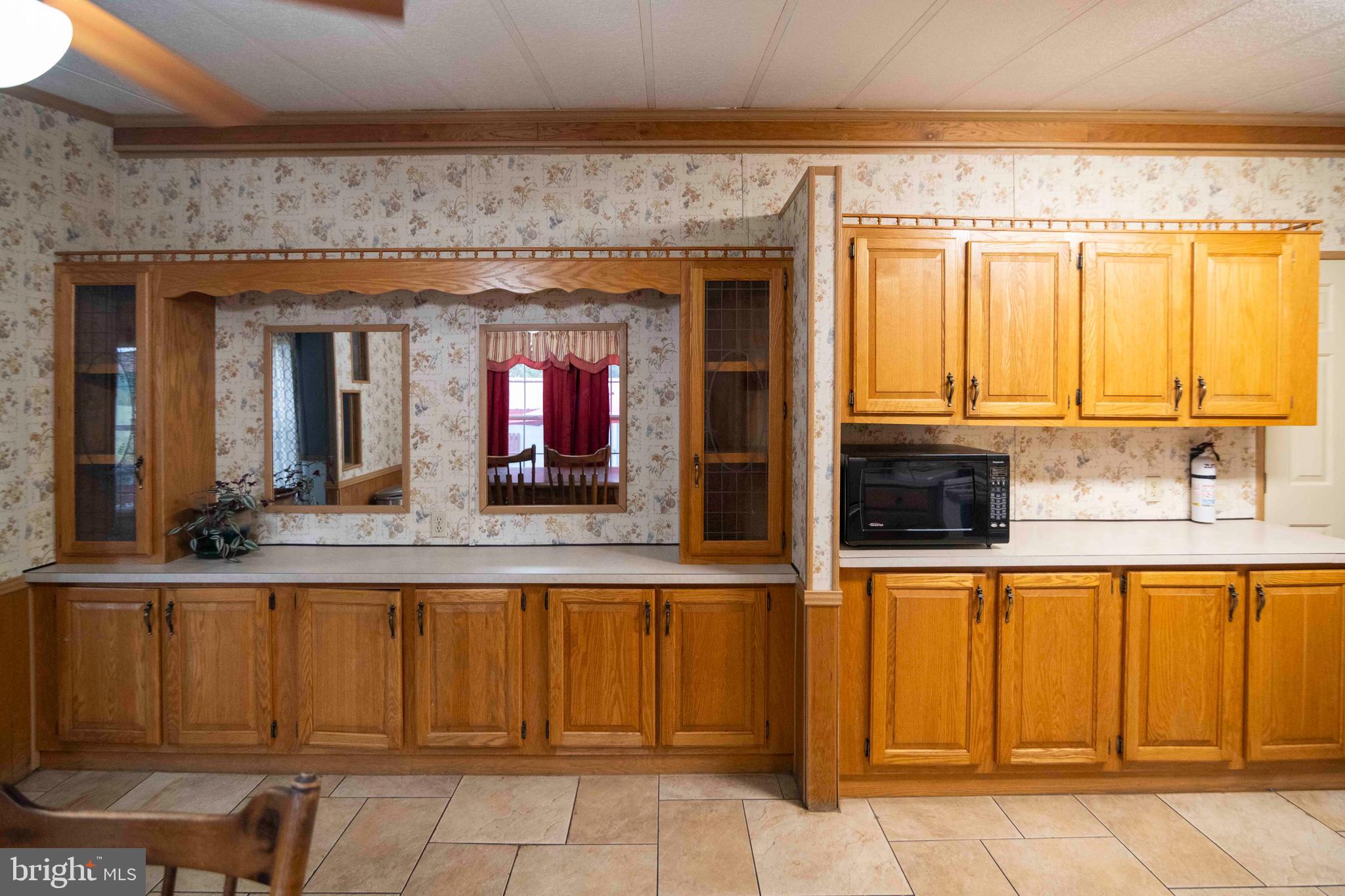 563 Cambridge Road Narvon, PA 17555 - Photo 12 of 50 Built ins