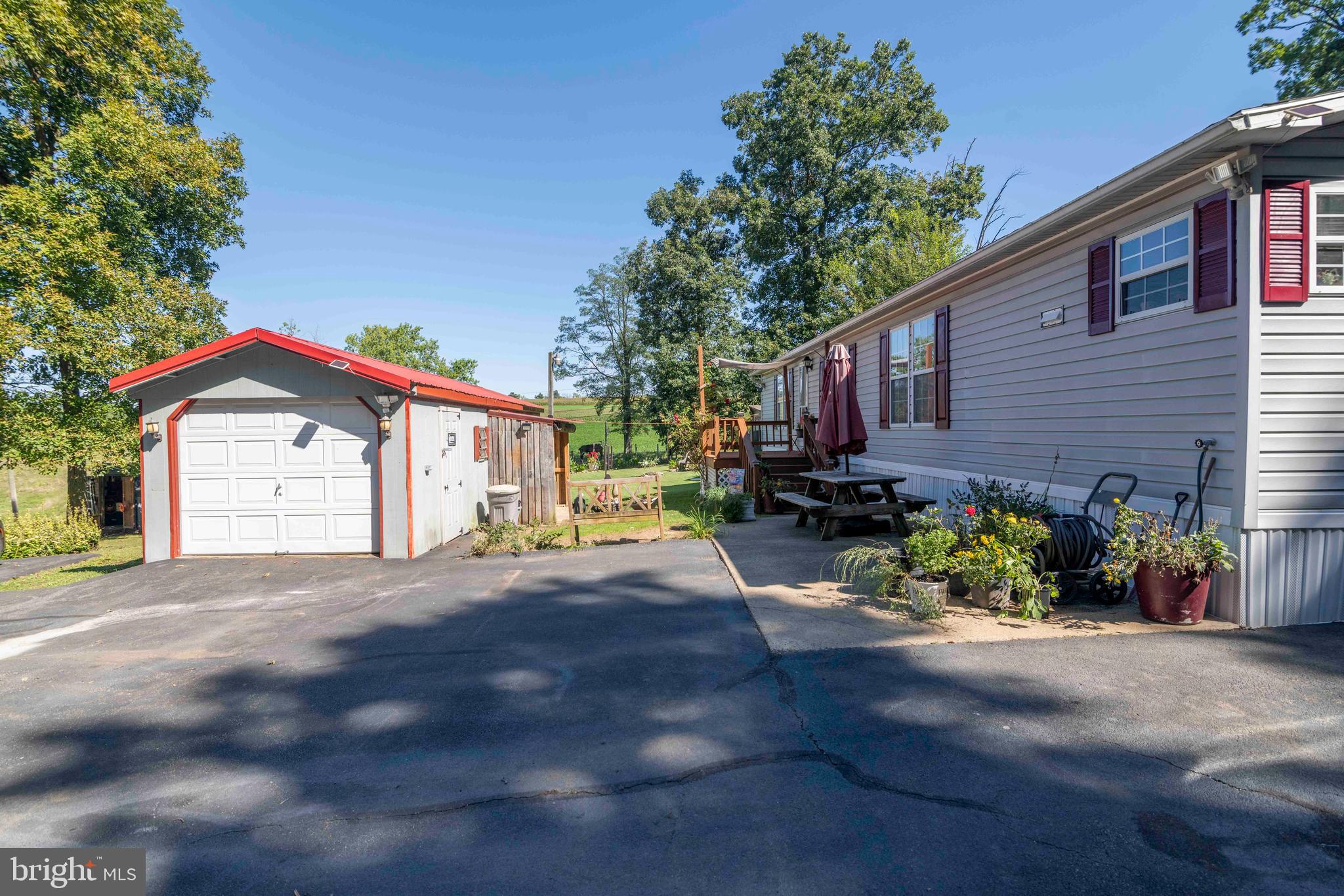 563 Cambridge Road Narvon, PA 17555 - Photo 31 of 50 Garage 12' wide