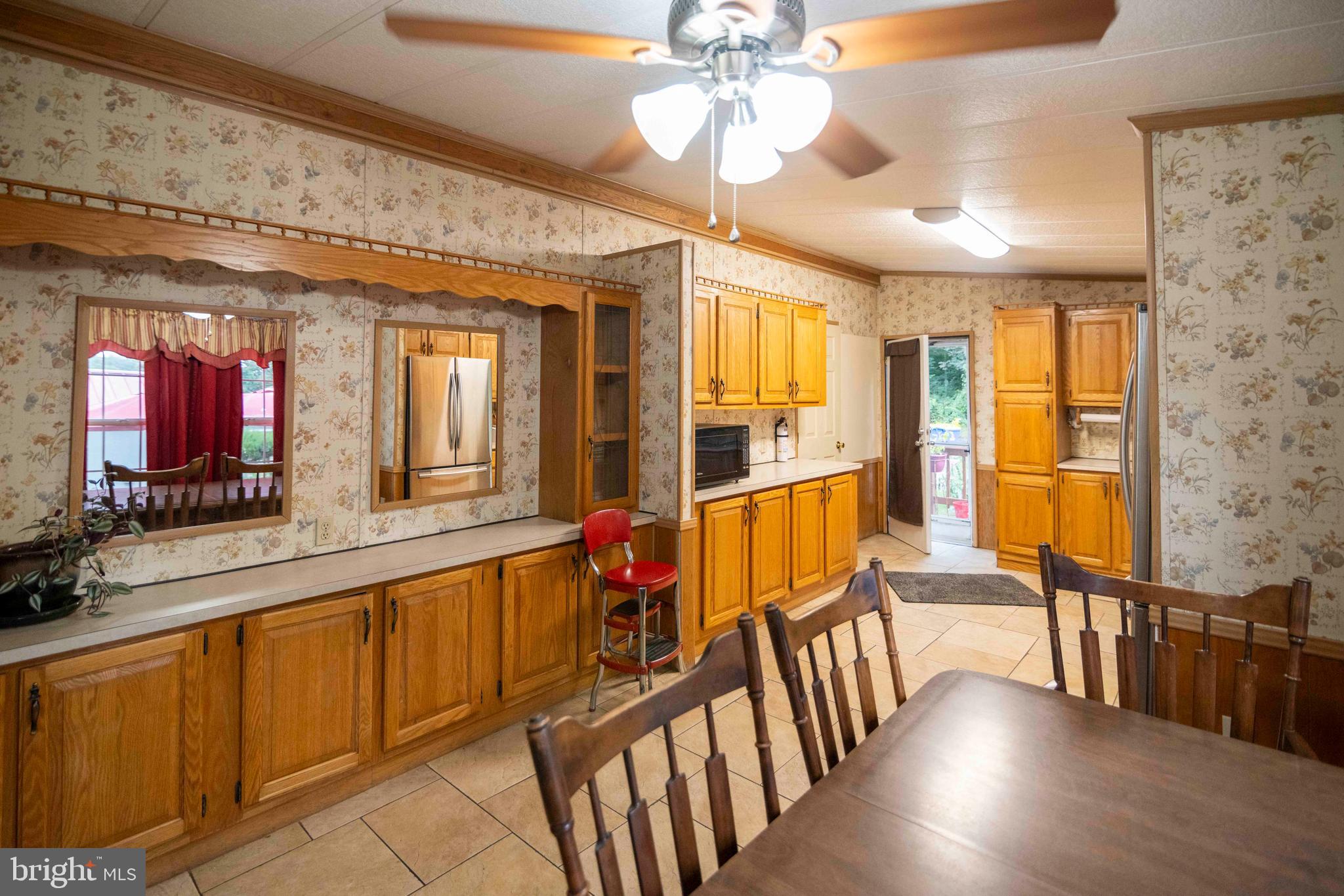 563 Cambridge Road Narvon, PA 17555 - Photo 10 of 50 Side entry into kitchen