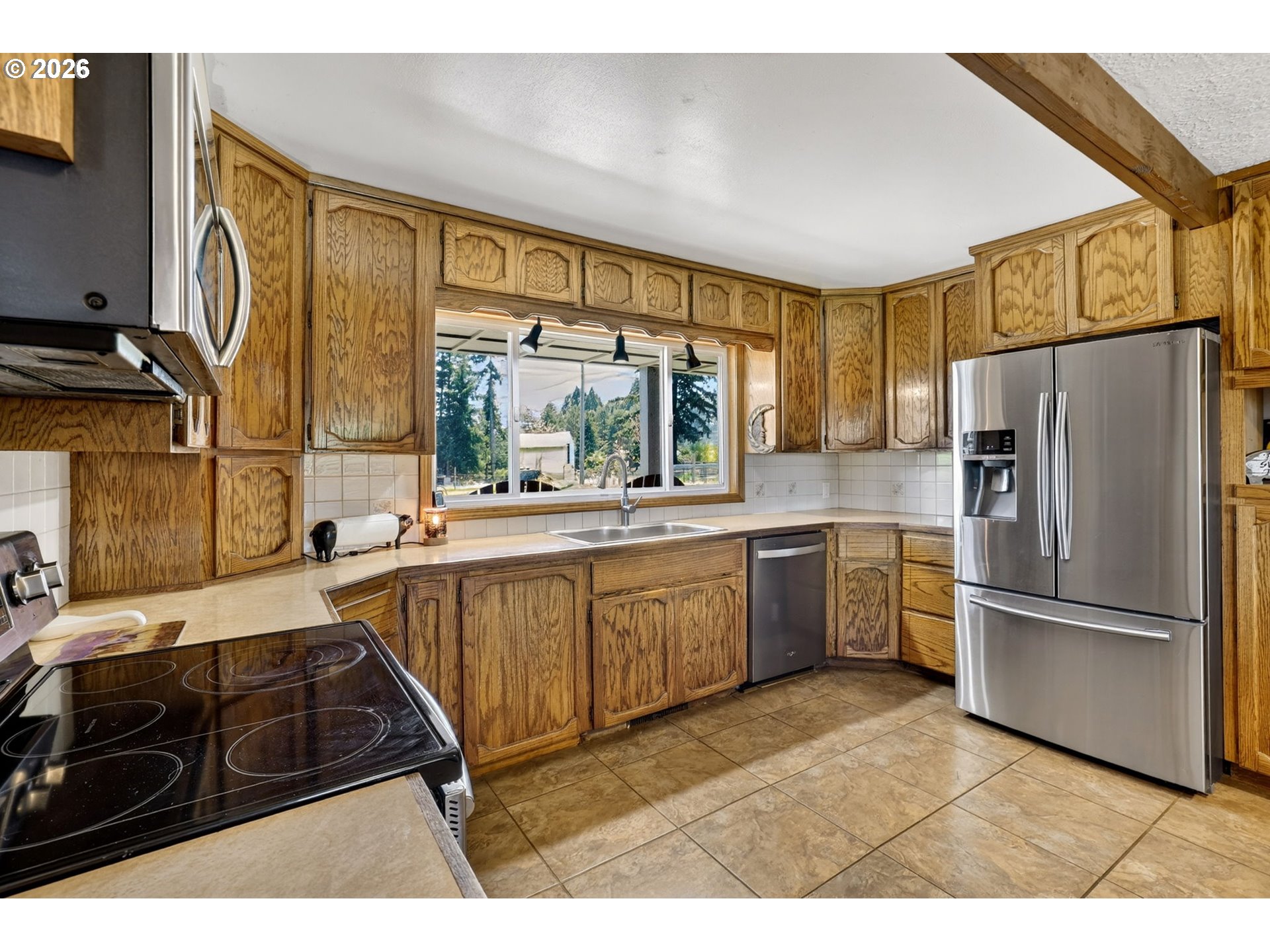 17623 South Windy City Road Mulino, OR 97042 - Photo 9 of 48 a kitchen with a refrigerator a sink and cabinets