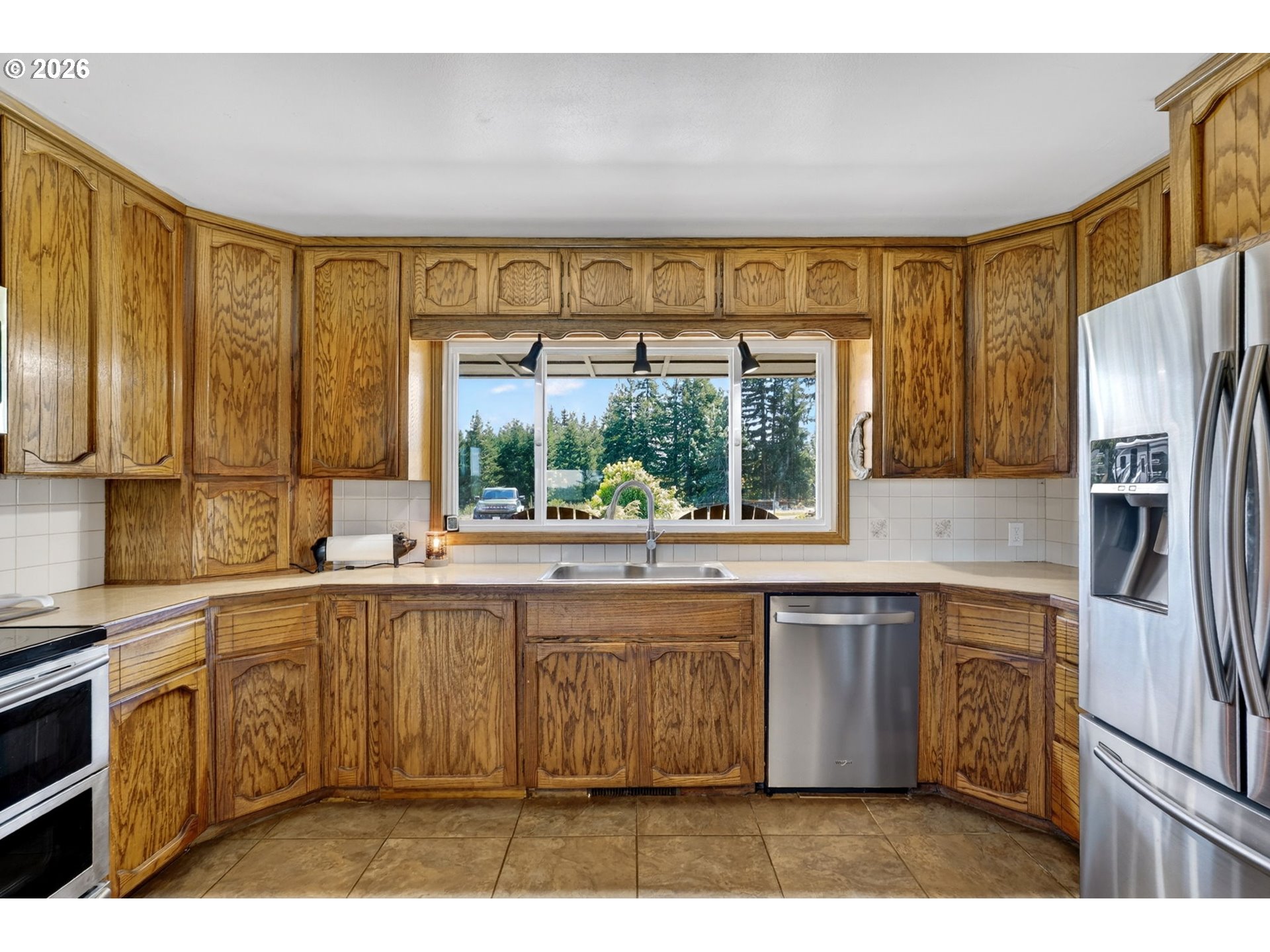 17623 South Windy City Road Mulino, OR 97042 - Photo 10 of 48 a kitchen with stainless steel appliances granite countertop a stove a sink and a refrigerator