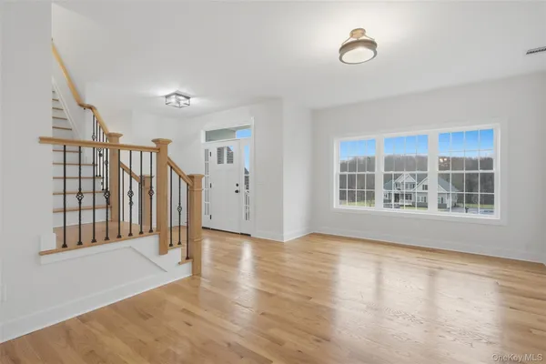 $835,000 | 16 McDonald Court, New Windsor, NY 12553