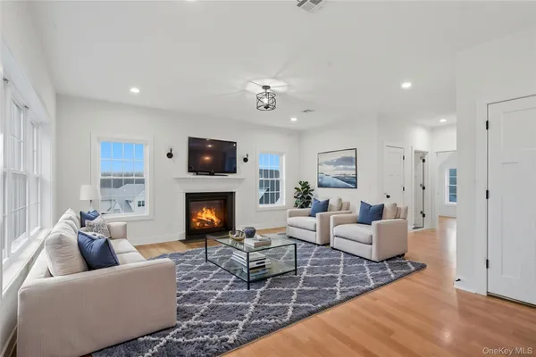 $835,000 | 16 McDonald Court, New Windsor, NY 12553