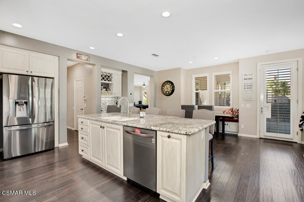 5447 Sunlight Street Simi Valley, CA 93063 - Photo 17 of 100 5447 Sunlight Street - HsHProd-56