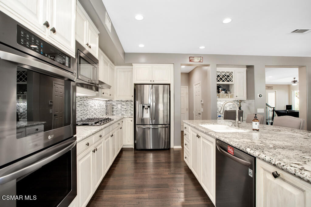 5447 Sunlight Street Simi Valley, CA 93063 - Photo 18 of 100 5447 Sunlight Street - HsHProd-63