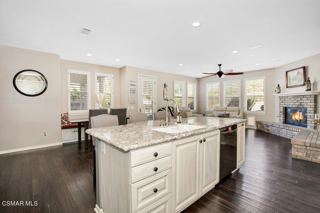 5447 Sunlight Street Simi Valley, CA 93063 - Photo 21 of 100 5447 Sunlight Street - HsHProd-55