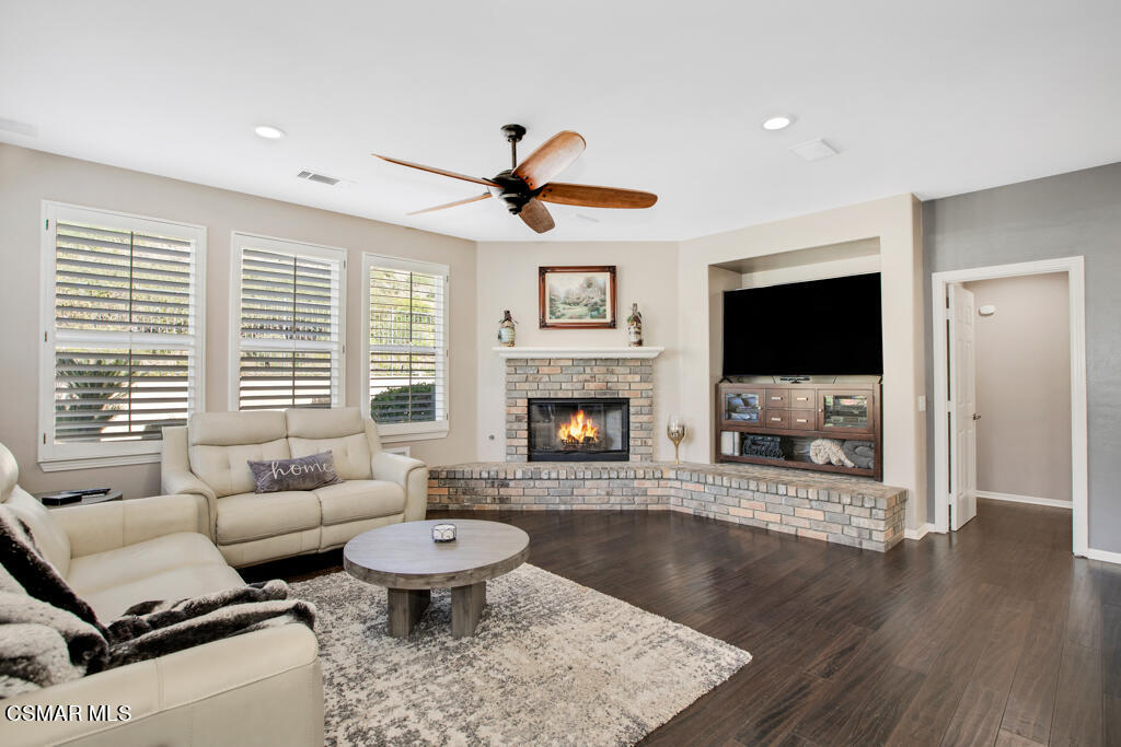 5447 Sunlight Street Simi Valley, CA 93063 - Photo 24 of 100 5447 Sunlight Street - HsHProd-57